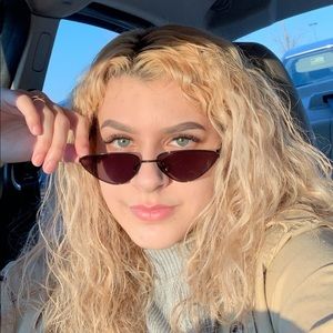 Meet your Posher, Alexis